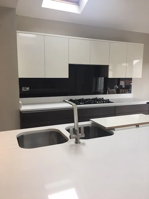 Black kitchen splashback in a modern kitchen